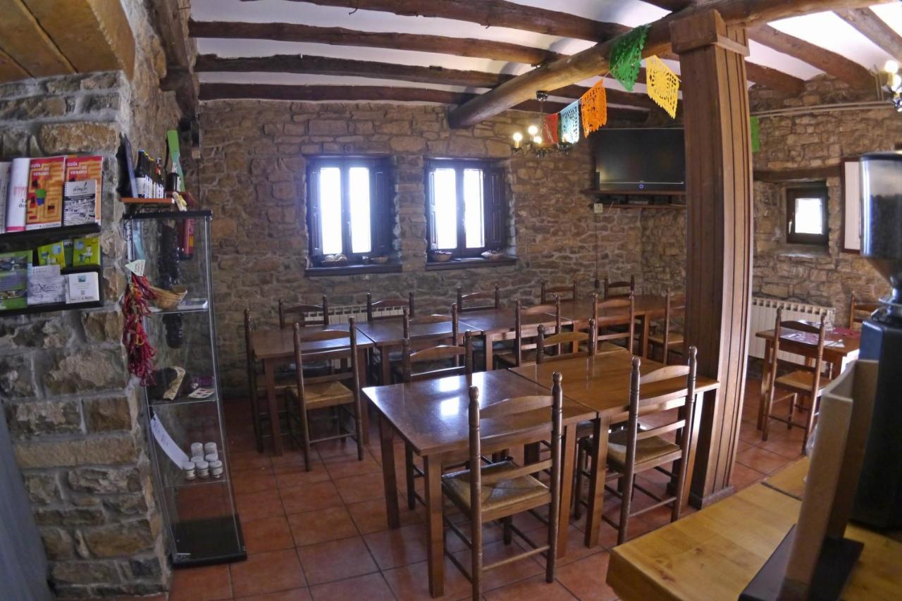 Albergue Restaurante De Artieda Exteriör bild