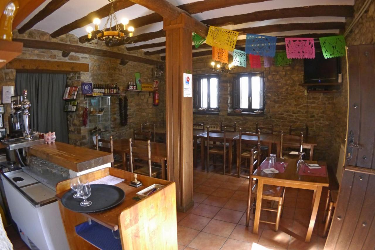 Albergue Restaurante De Artieda Exteriör bild