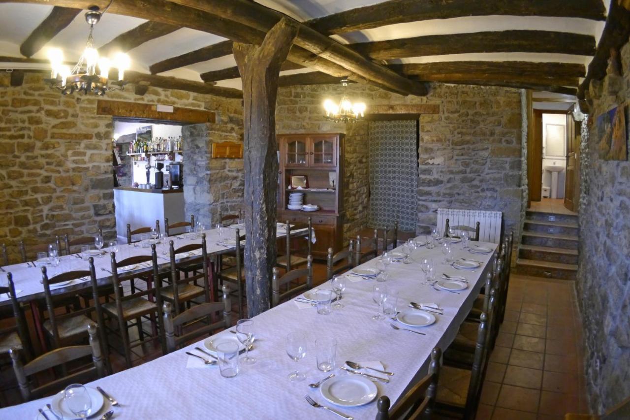 Albergue Restaurante De Artieda Exteriör bild