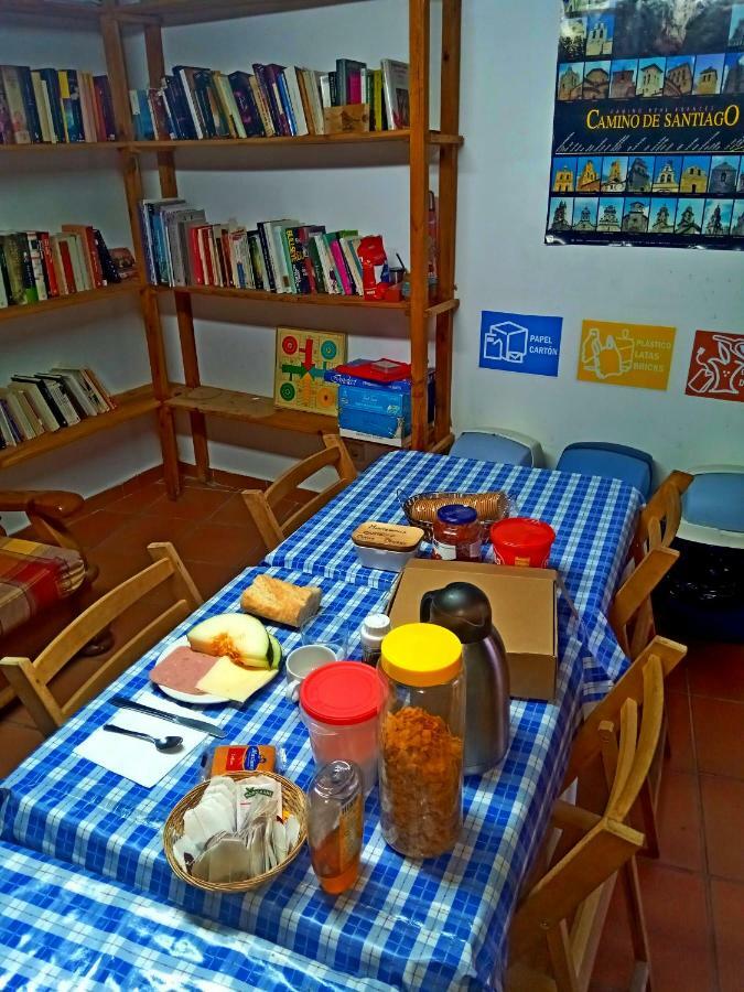 Albergue Restaurante De Artieda Exteriör bild